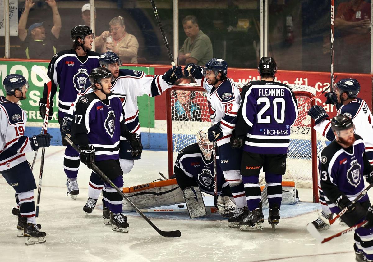 Stingrays win ECHL's East Division