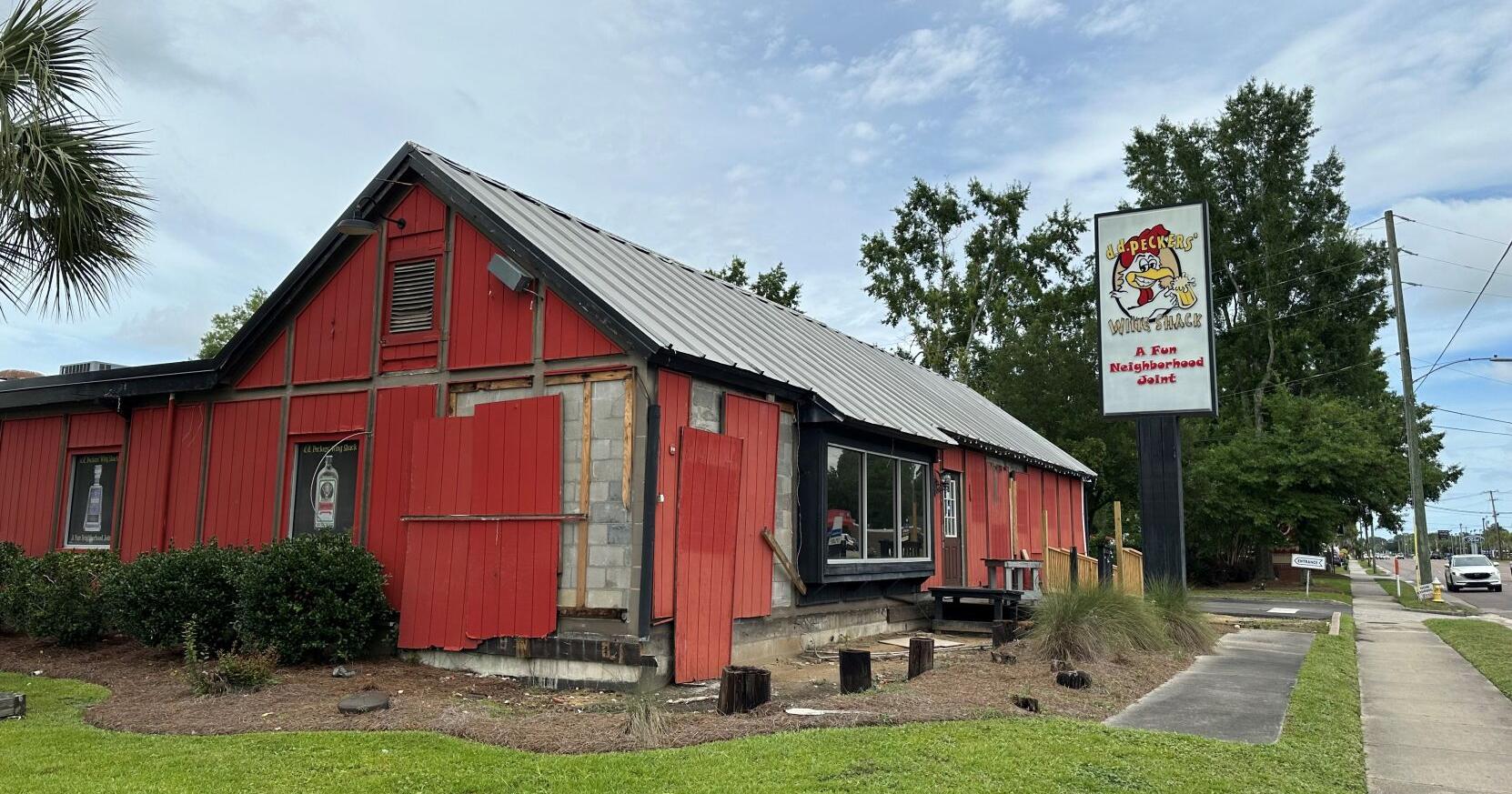 Santi's to offer 3rd Charleston restaurant; pizzeria opens; bagel, pet care shops on way - Vimarsana News