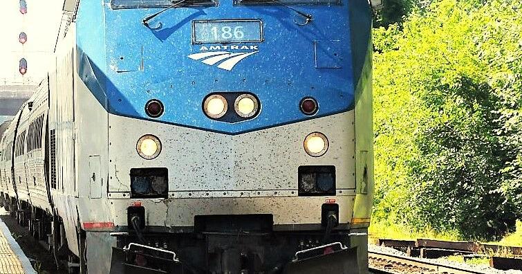 1 dead after train strikes car in Goose Creek - Vimarsana News
