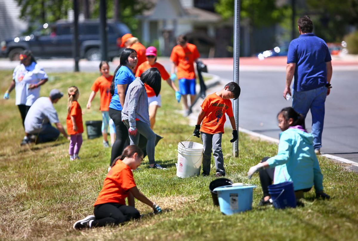 Sc Doesn T Have A Taxpayer Funded Litter Crew Residents Pick Up The Slack News Postandcourier Com