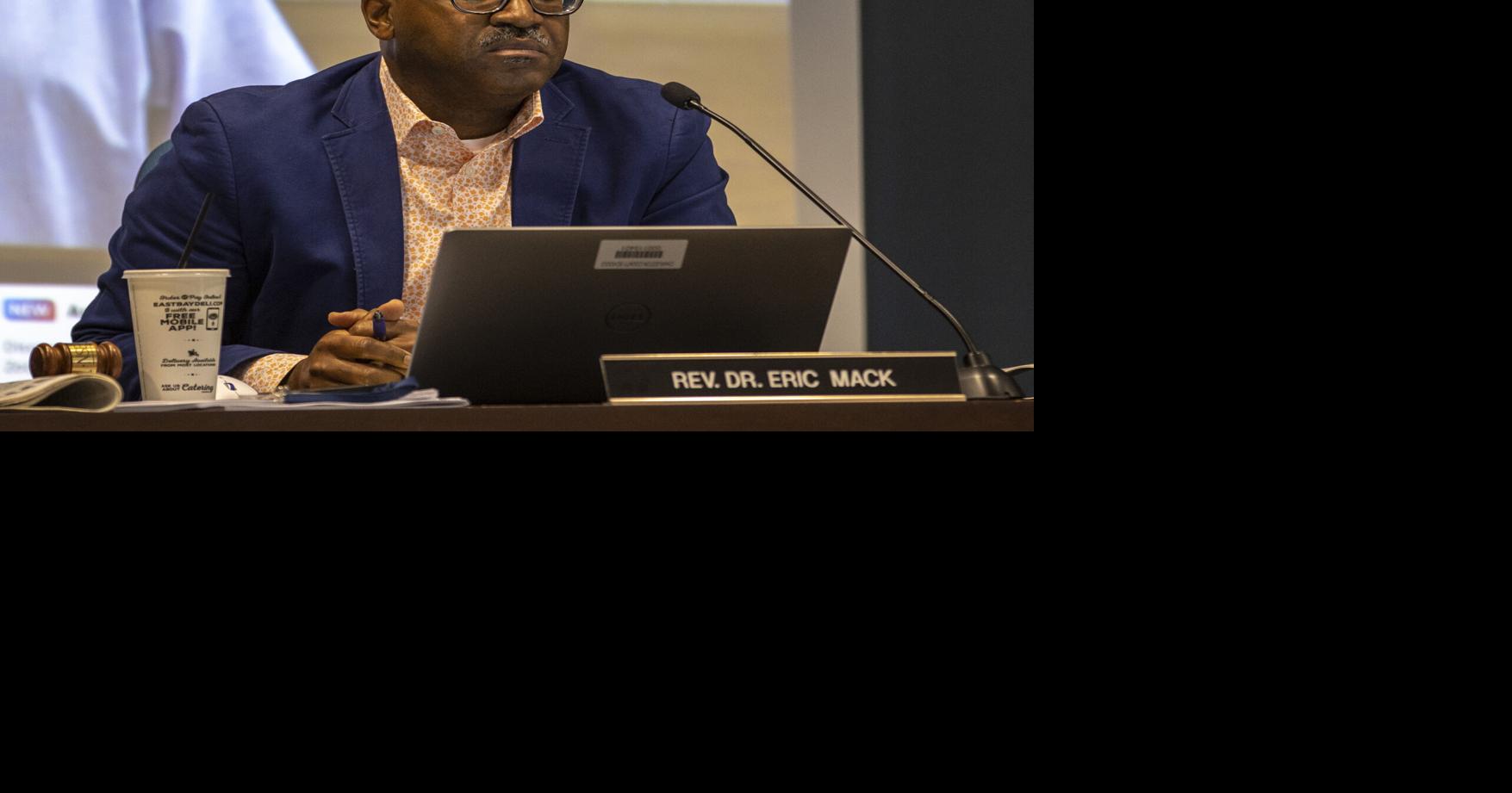 Charleston County school board chairman suddenly drops reelection bid