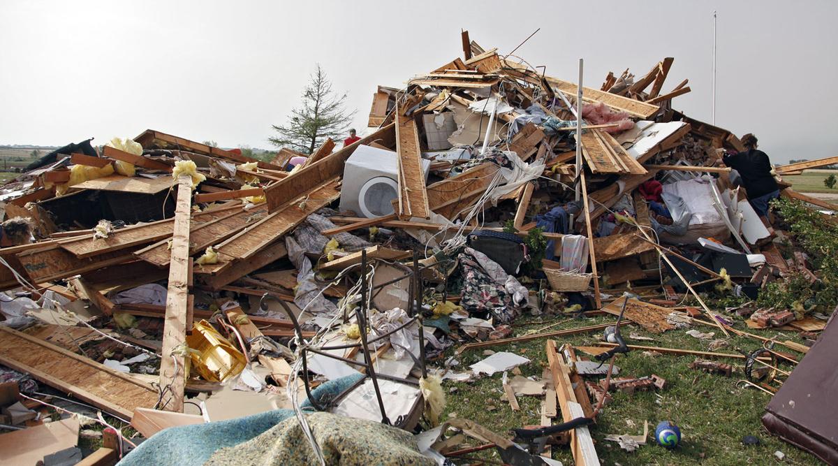 Tornadoes ravage Midwest