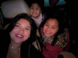 Yennifer Reyes Cruz and her daughters