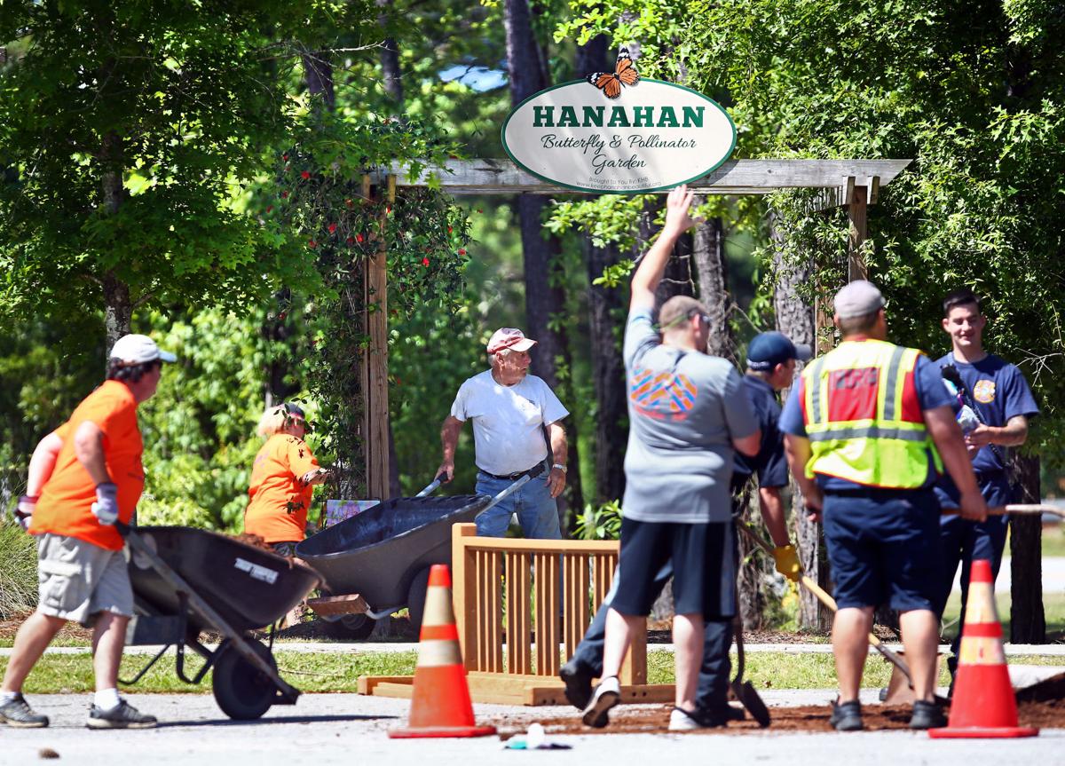 Sc Doesn T Have A Taxpayer Funded Litter Crew Residents Pick Up The Slack News Postandcourier Com