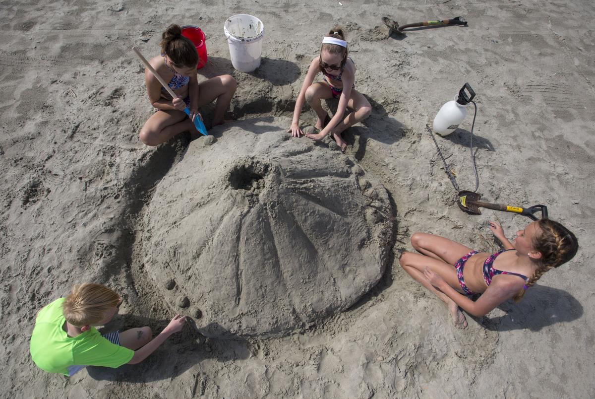 04Piccolo Spoleto Sand Sculpting.JPG