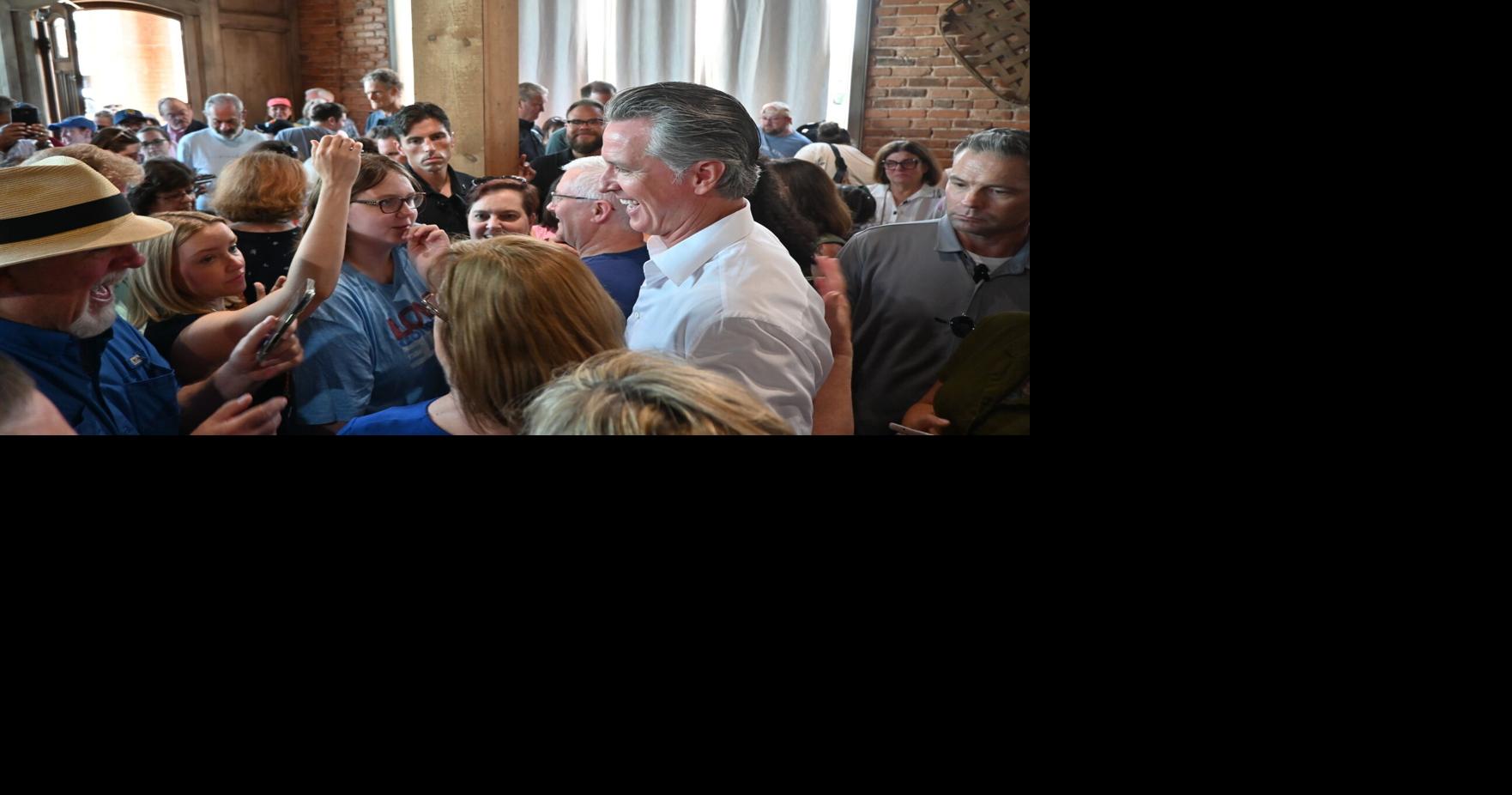 Fans, protesters greet California’s governor as he pitches himself to SC’s rural voters
