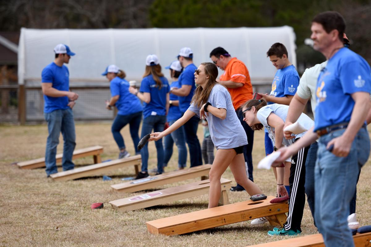 pc-020118-fe-cornhole 00002