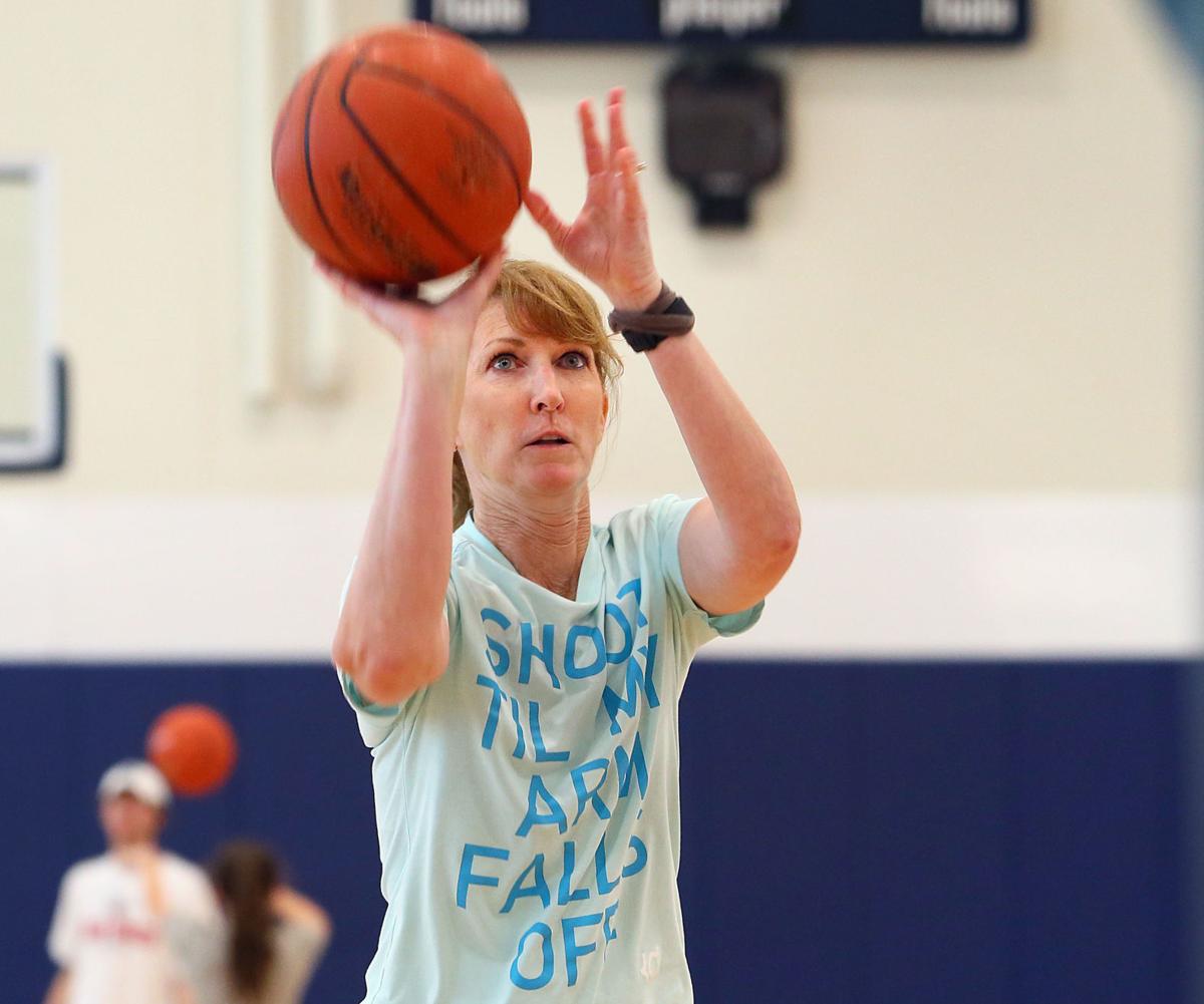Espn Analyst Debbie Antonelli Makes 2 400 Free Throws Raises