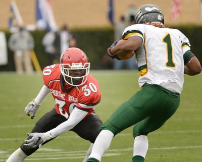 Late score lifts North Carolina past South Carolina in ...