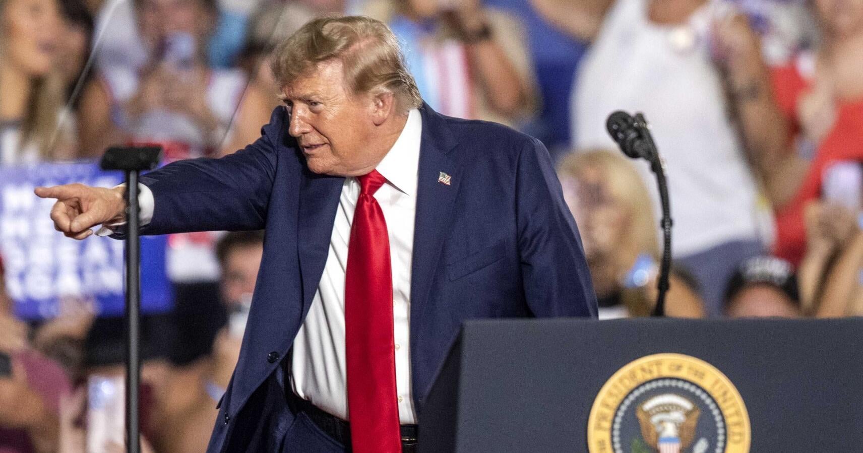 Trump will head to Clemson ; Panettiere 911 call released