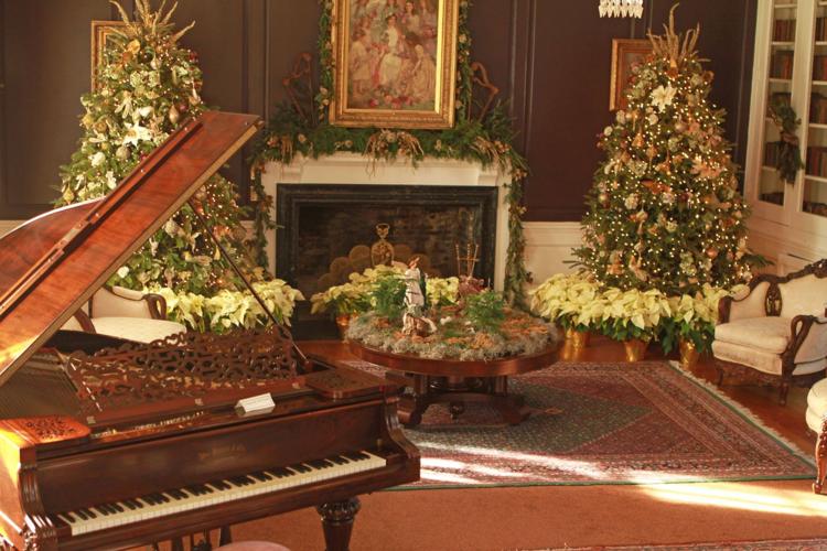 Boone Hall Christmas Charleston Scene