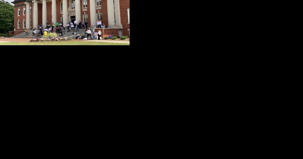 Clemson pro-Palestine protest pauses as school hears demands | Greenville News - Vimarsana News