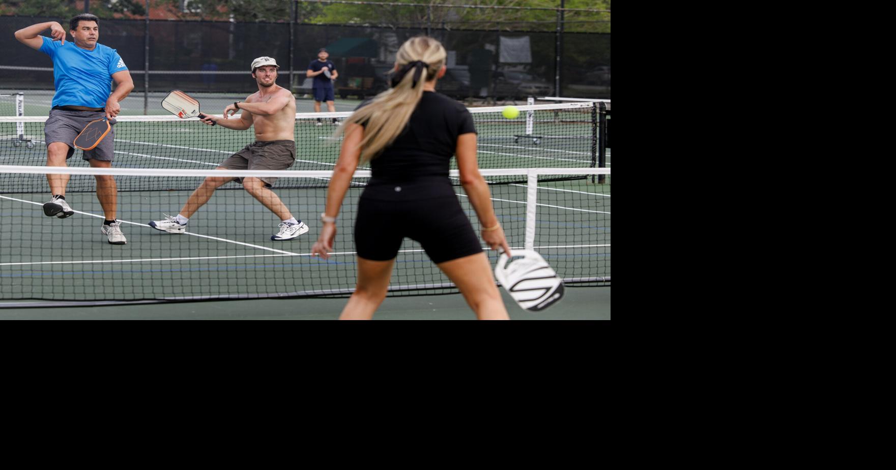 Verärgerte Grundstücksbesitzer protestieren gegen Pickleball-Plan im ...