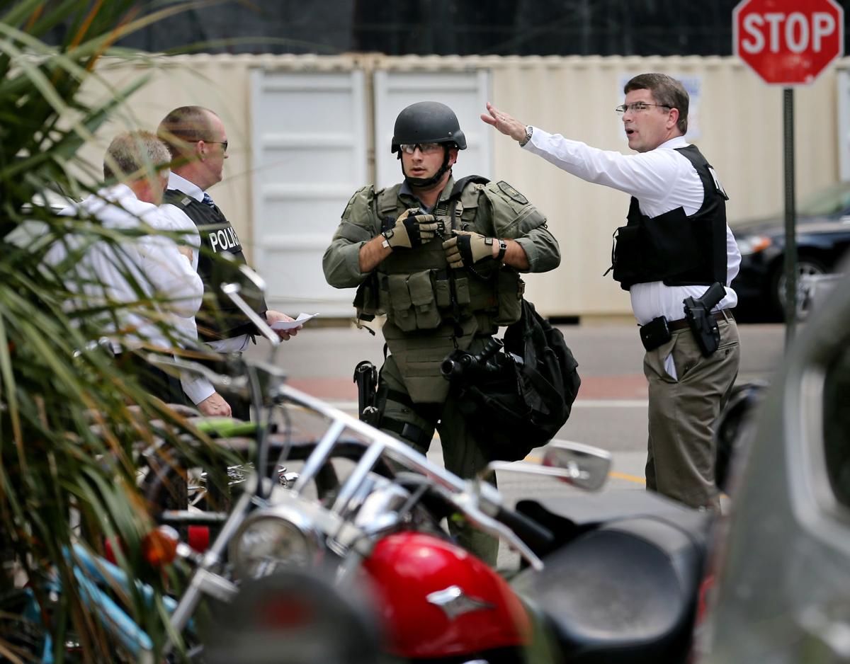 swat arriving.jpg