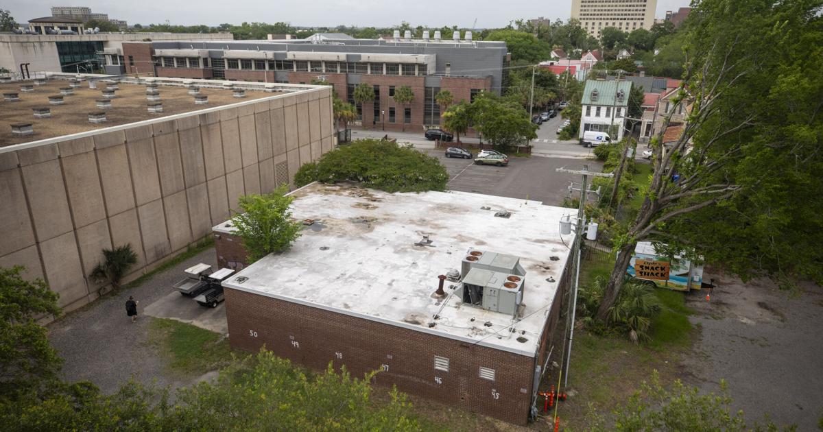 College of Charleston to demolish YWCA believed to cover 1790s grave site ...