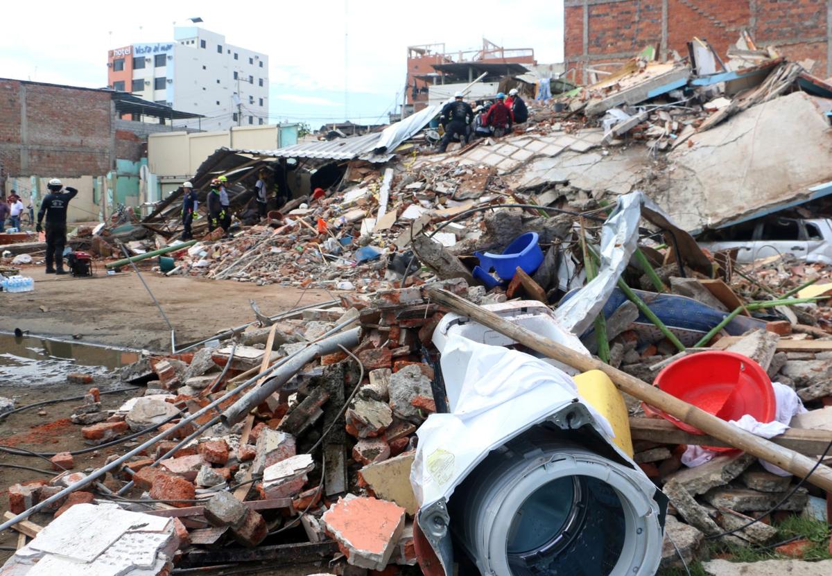 Ecuador earthquake: hundreds dead, thousands injured