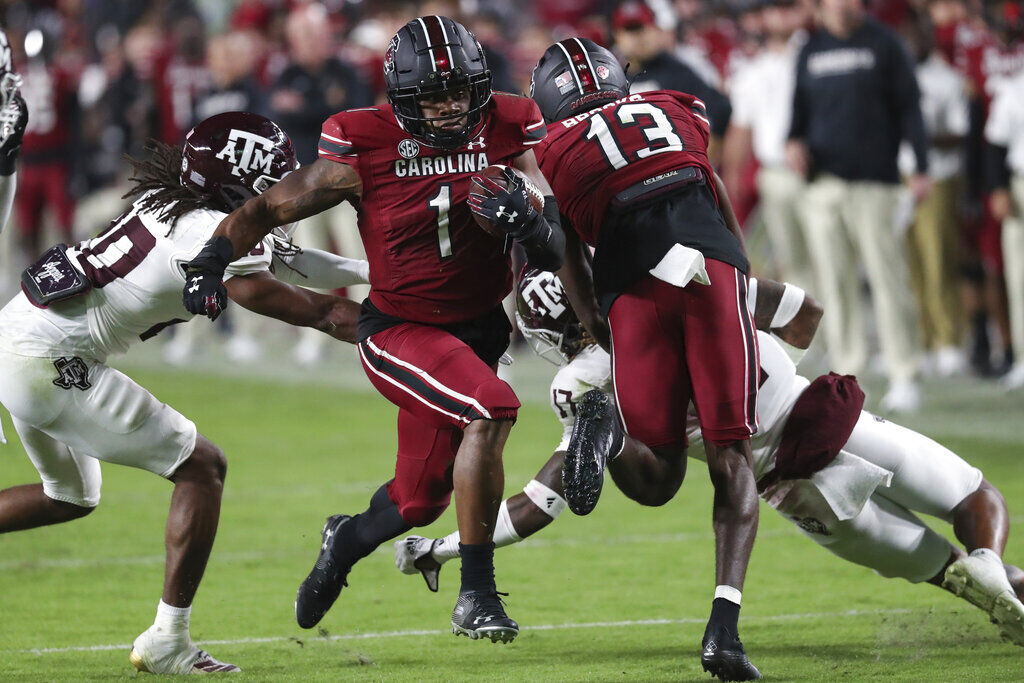 Deebo Samuel goes home to SC to inspire, motivate kids