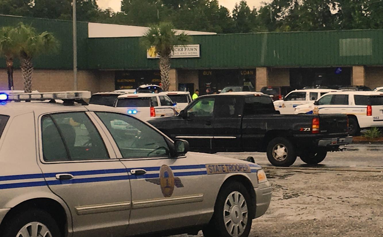 VIDEO Suspect loads gun and fires shots at pawn shop News