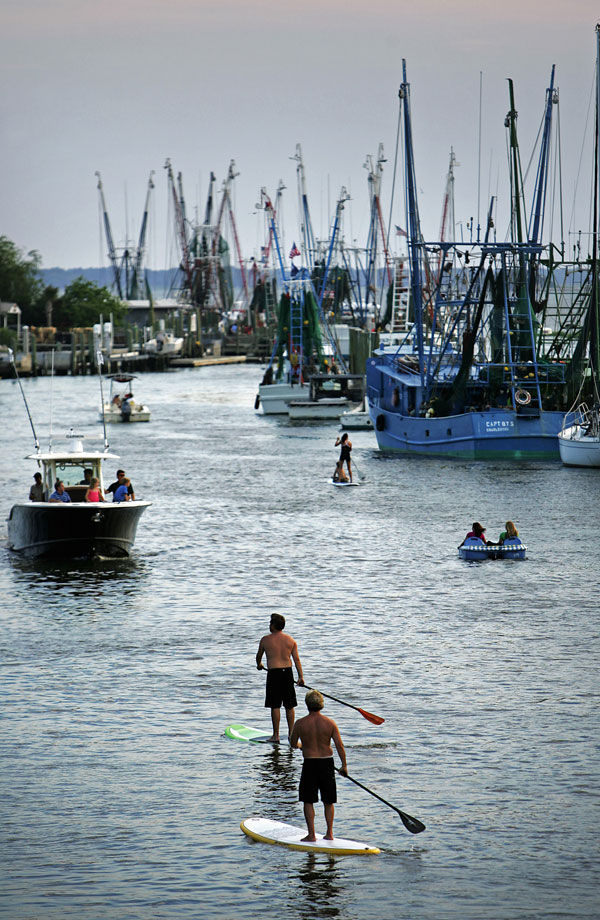 Federal laws require personal flotation devices for paddleboarders
