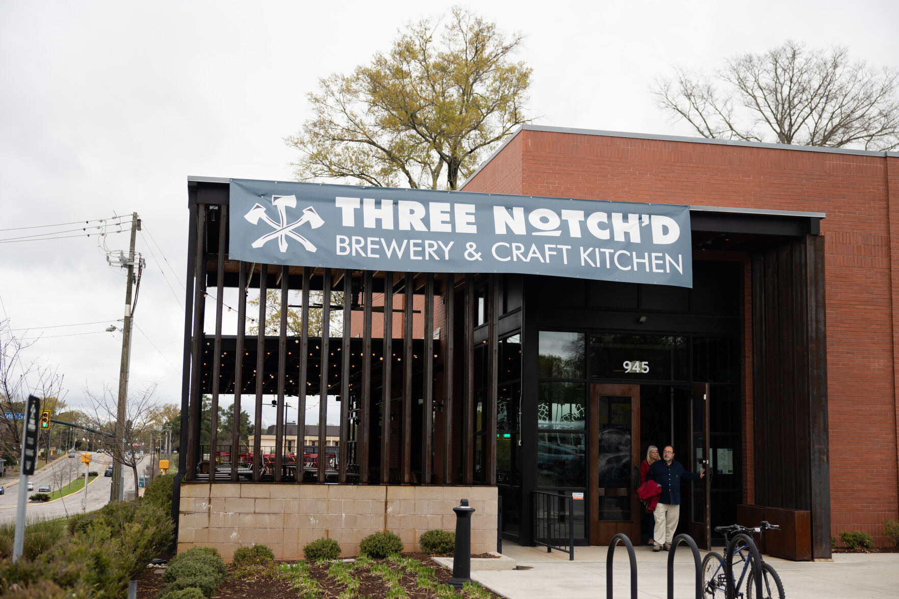 Bar, restaurant opens in closed Columbia, SC’s brewery space