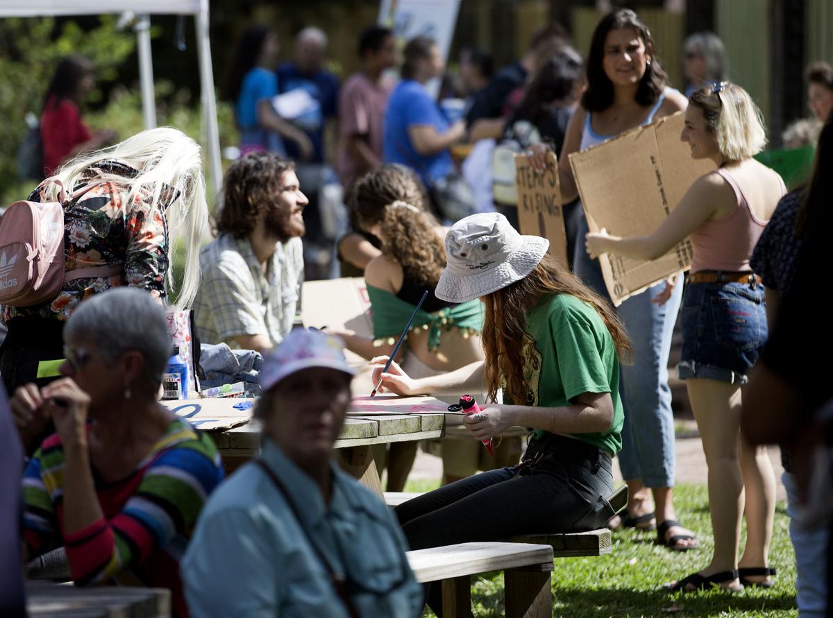sign paint crowd.jpg