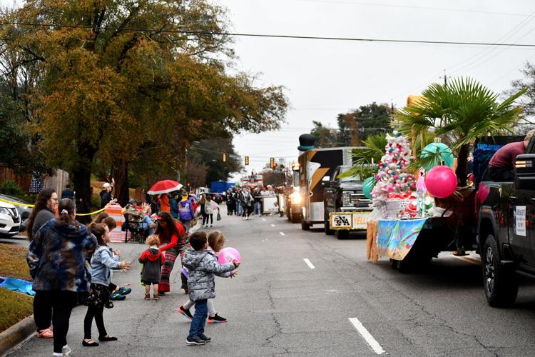 North Augusta hosts Christmas parade, families come out in the rain