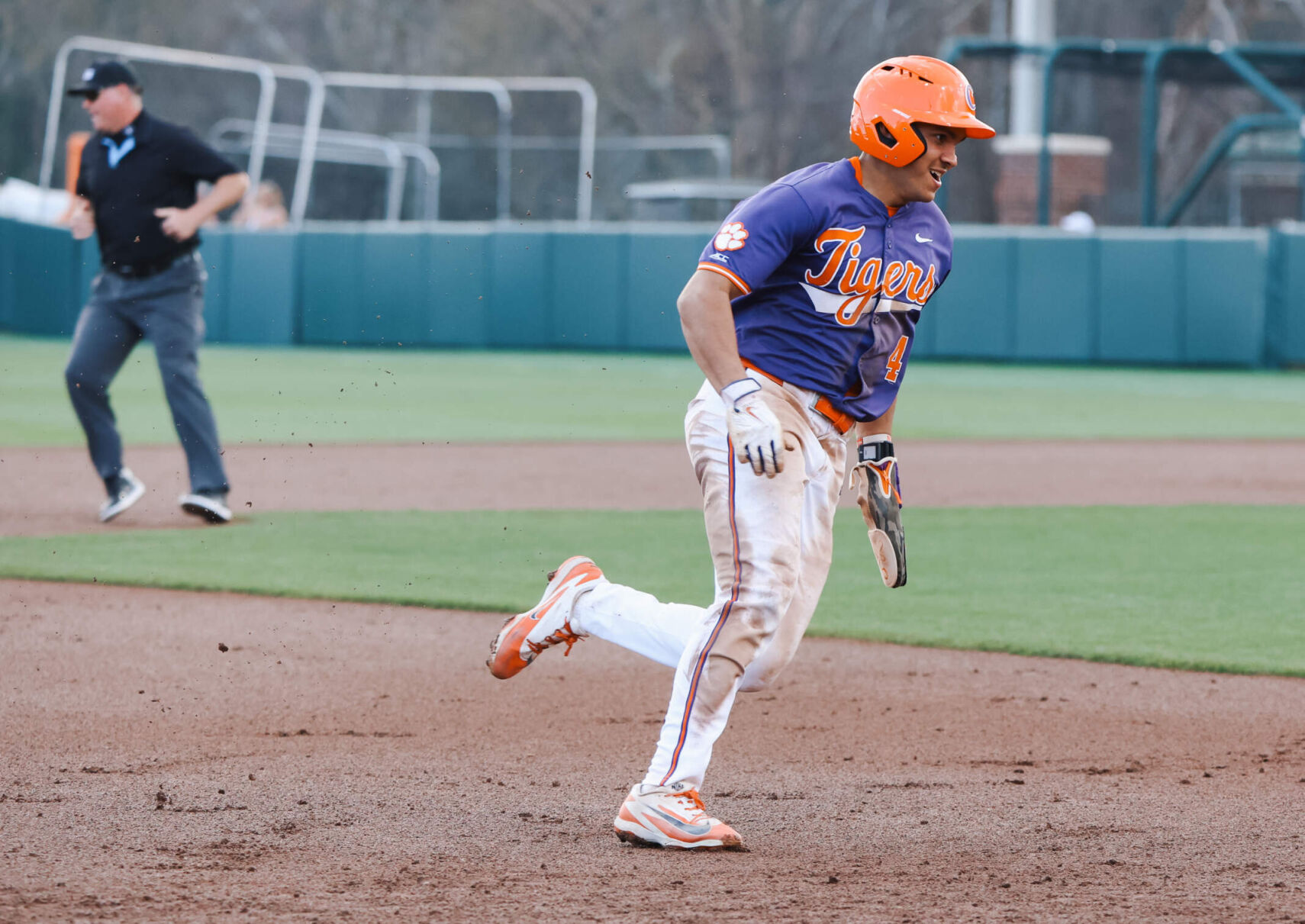 College baseball roundup: Clemson, South Carolina prevail