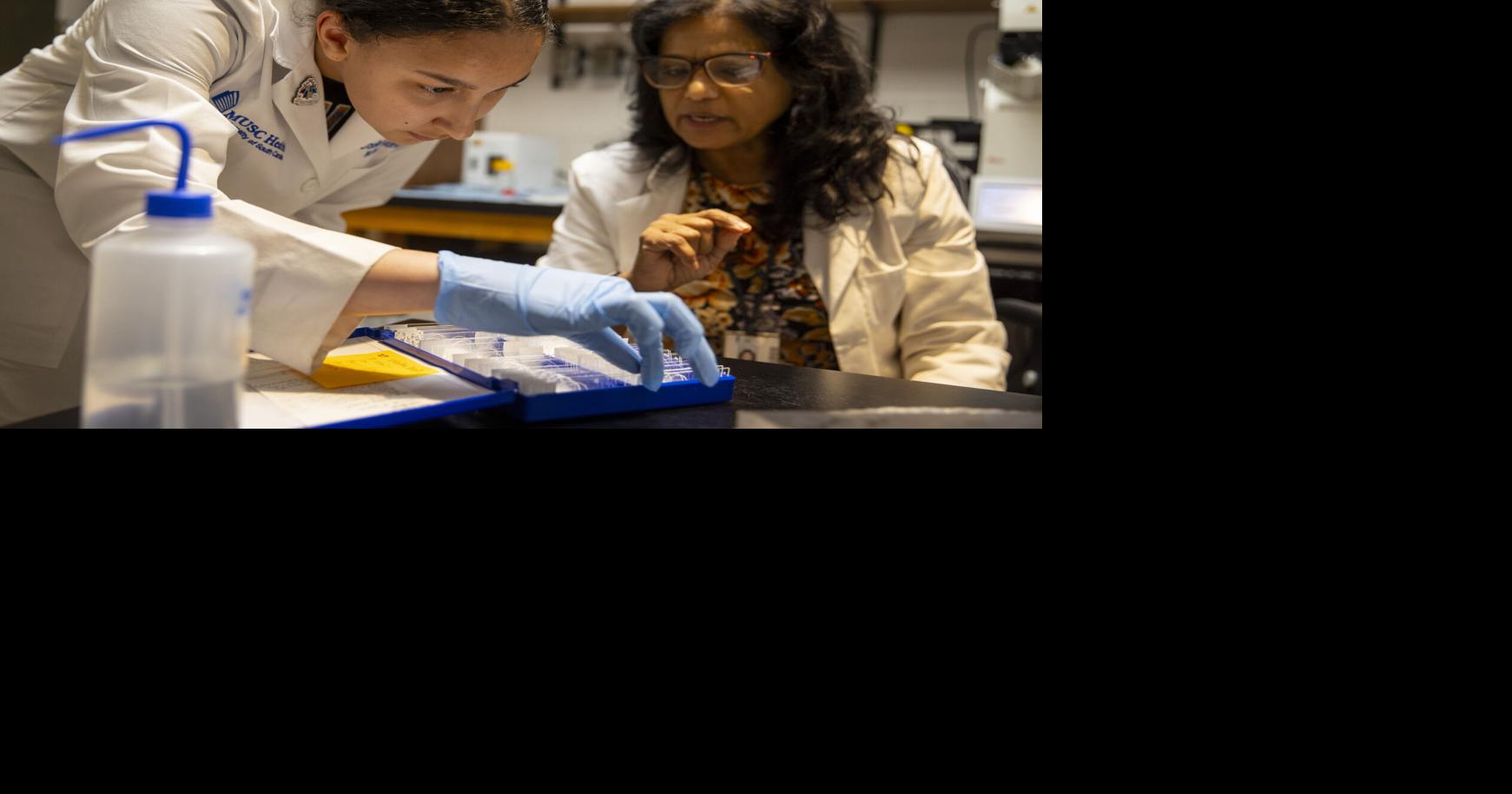 College of Charleston students get a head start from MUSC to pursue cancer research careers