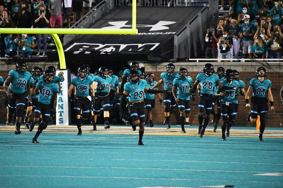 Sapakoff The Coastal Carolina Football Path To A New Year S Six Bowl Game Colleges Postandcourier Com