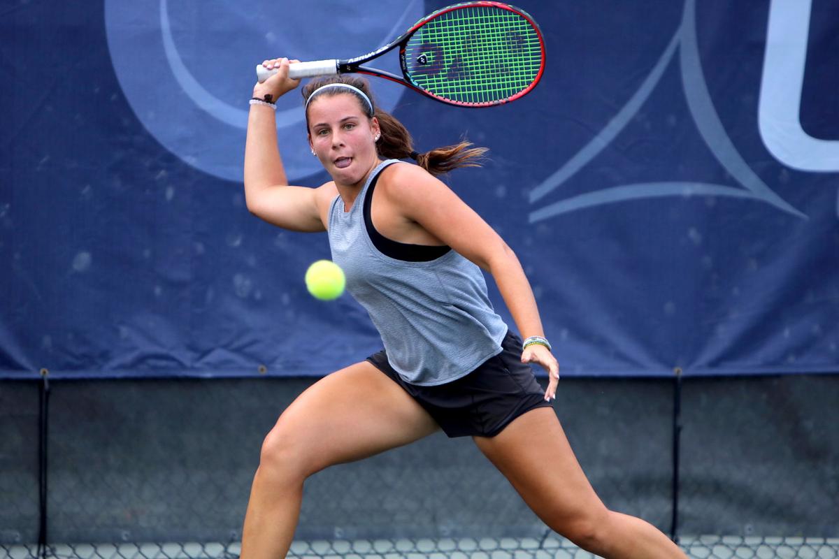 Emma Navarro swings through fourth round of National Clay Court