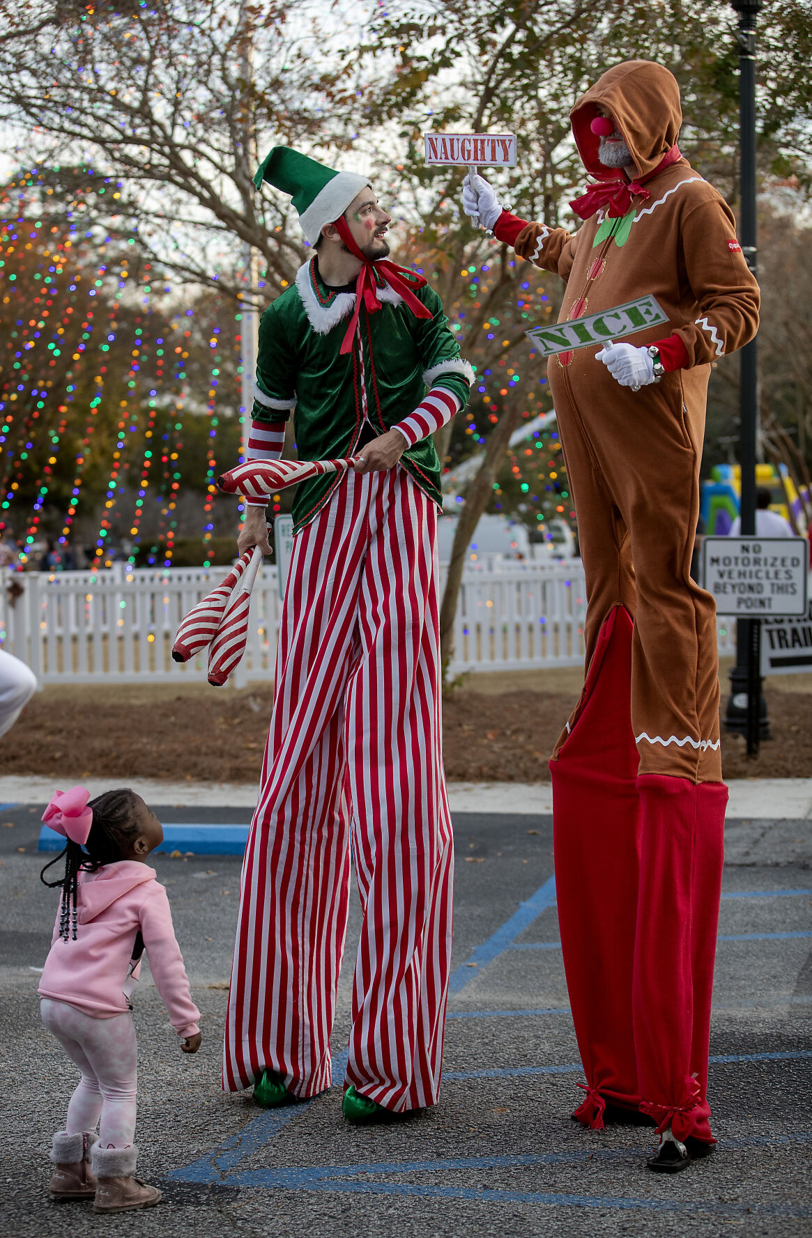 Stilt walkers.jpg