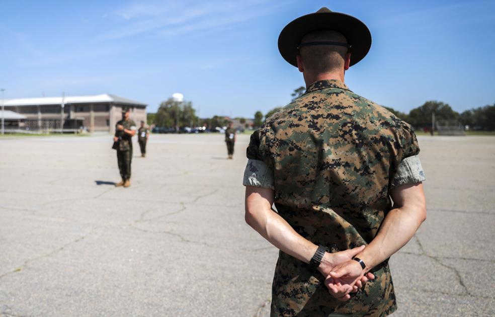 Sc S Military And Political Leaders Blindsided By Report That Parris Island Could Shut Down Military Digest Postandcourier Com - we became leaders of a roblox army