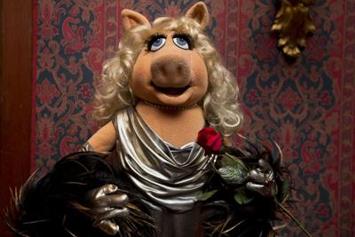Miss Piggy joins Kermit in Smithsonian collection