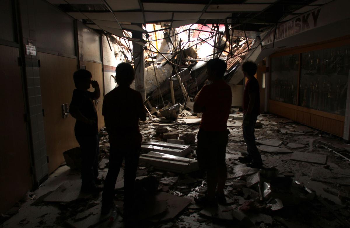Tornadoes ravage Midwest