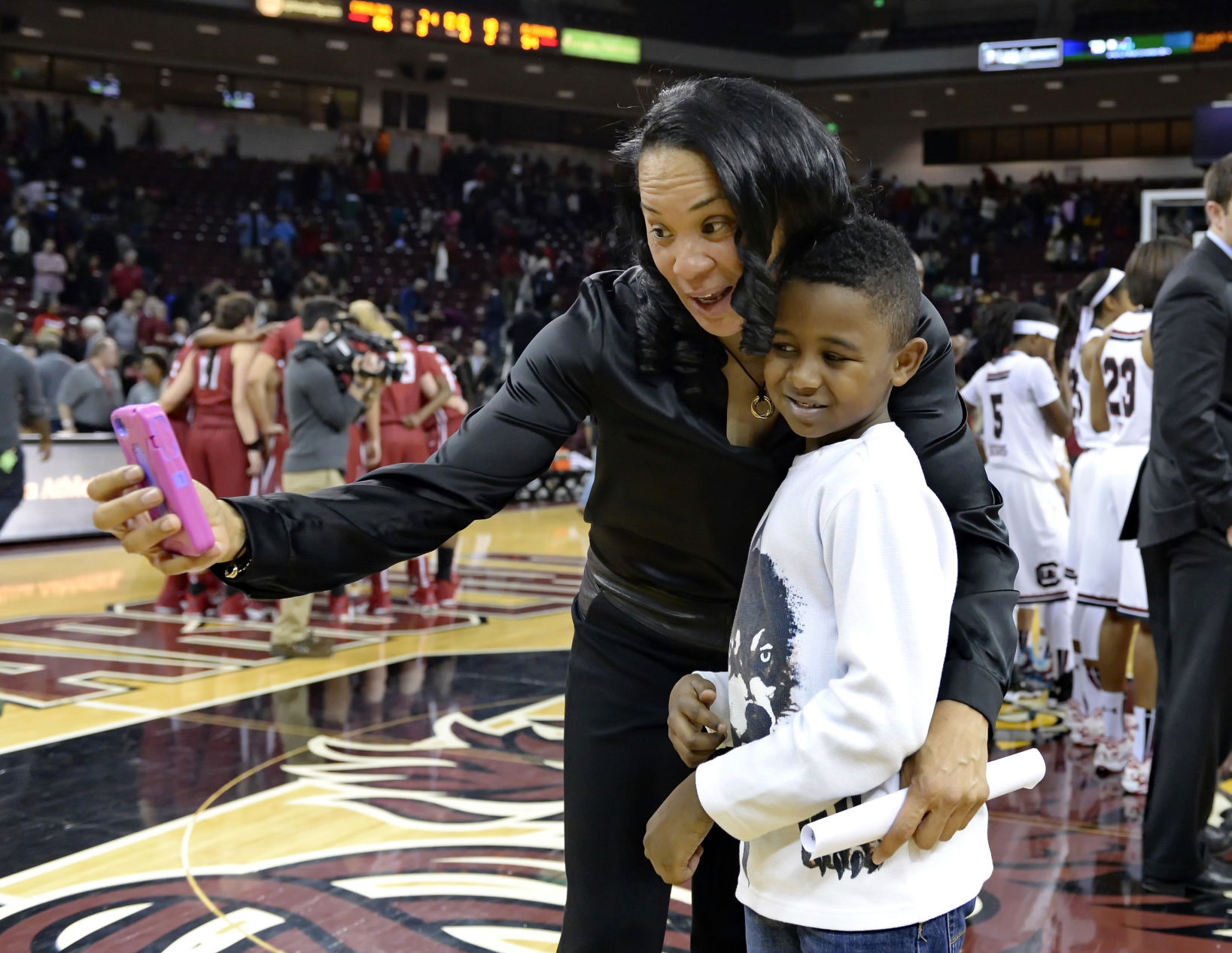 Newsmaker Of The Year: South Carolina Coach Dawn Staley | Photo ...