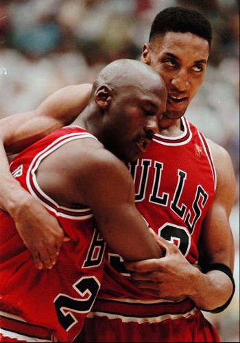 Chicago Bulls guard Michael Jordan (45) and forward Scottie Pippen