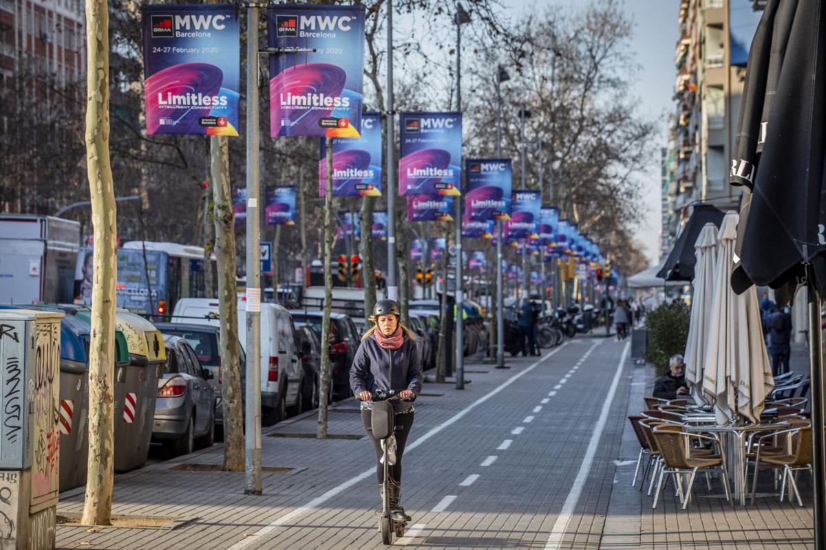 Barcelona takes hit as virus cancels tech show