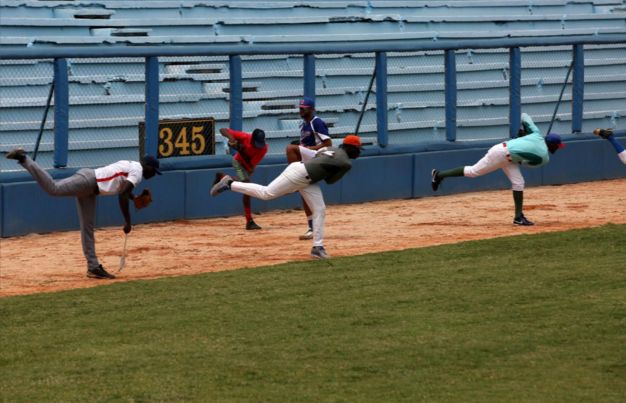 Jose Abreu has tools to trump recent Cuban MLB stars