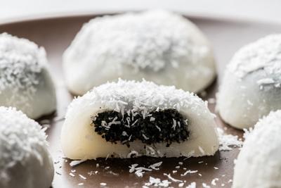 Chewy Sticky Black Sesame And Coconut Mochi Are A Joy To Make And A Treat To Eat Food Postguam Com