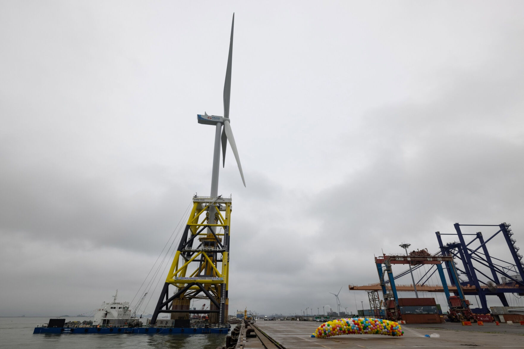 Innovations speed race to put more wind turbines on sea