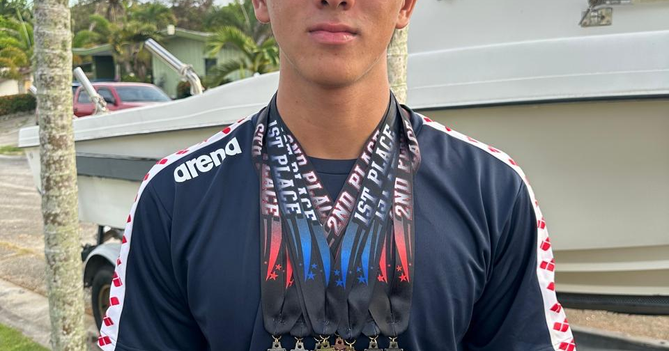 Israel Poppe receives World Aquatics Scholarship