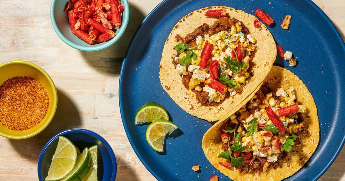 Tacos de esquites con takis y frijoles negros inspirados en México |  Alimento