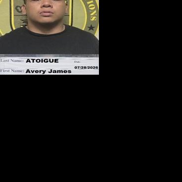 18-year-old accused of using hammer during midday theft