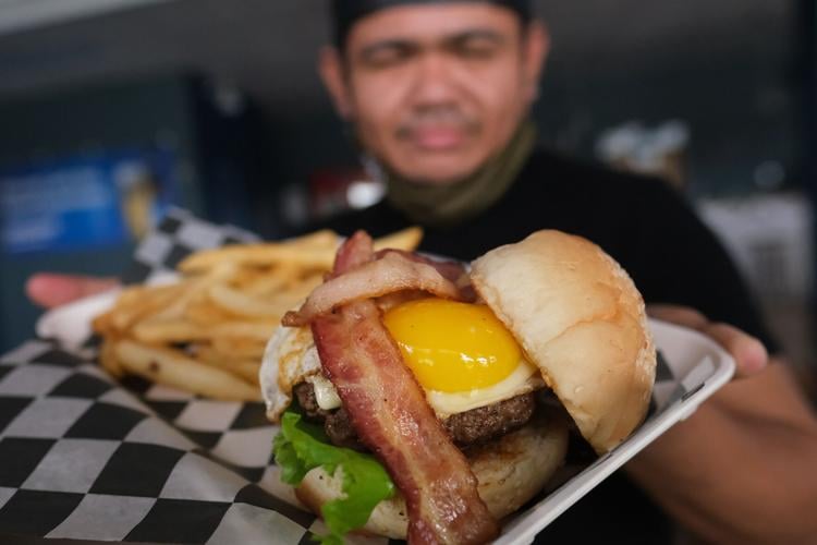 Uptown Pub & Grill offers expanded menu in new Yigo location