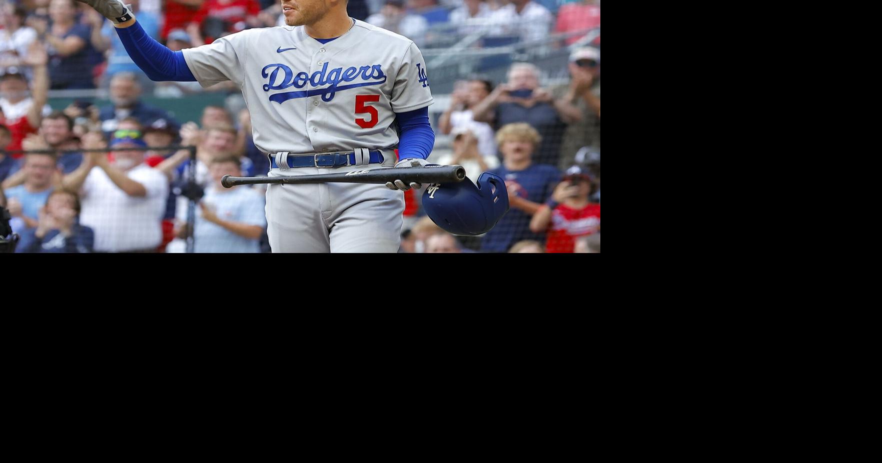 Dodgers: Watch Freddie Freeman Get a Standing Ovation in His