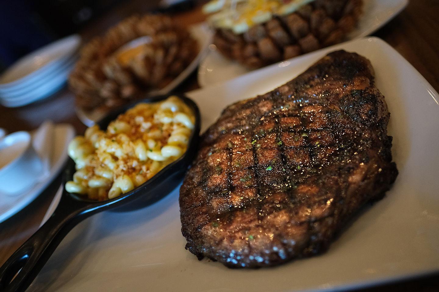 Outback Steakhouse keeps them coming back Maila Ta Fan Boka