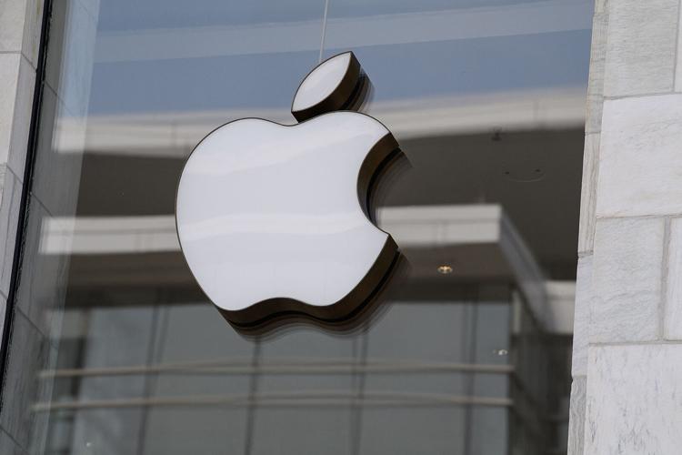 Labor board accuses Apple of suppressing employee discussions