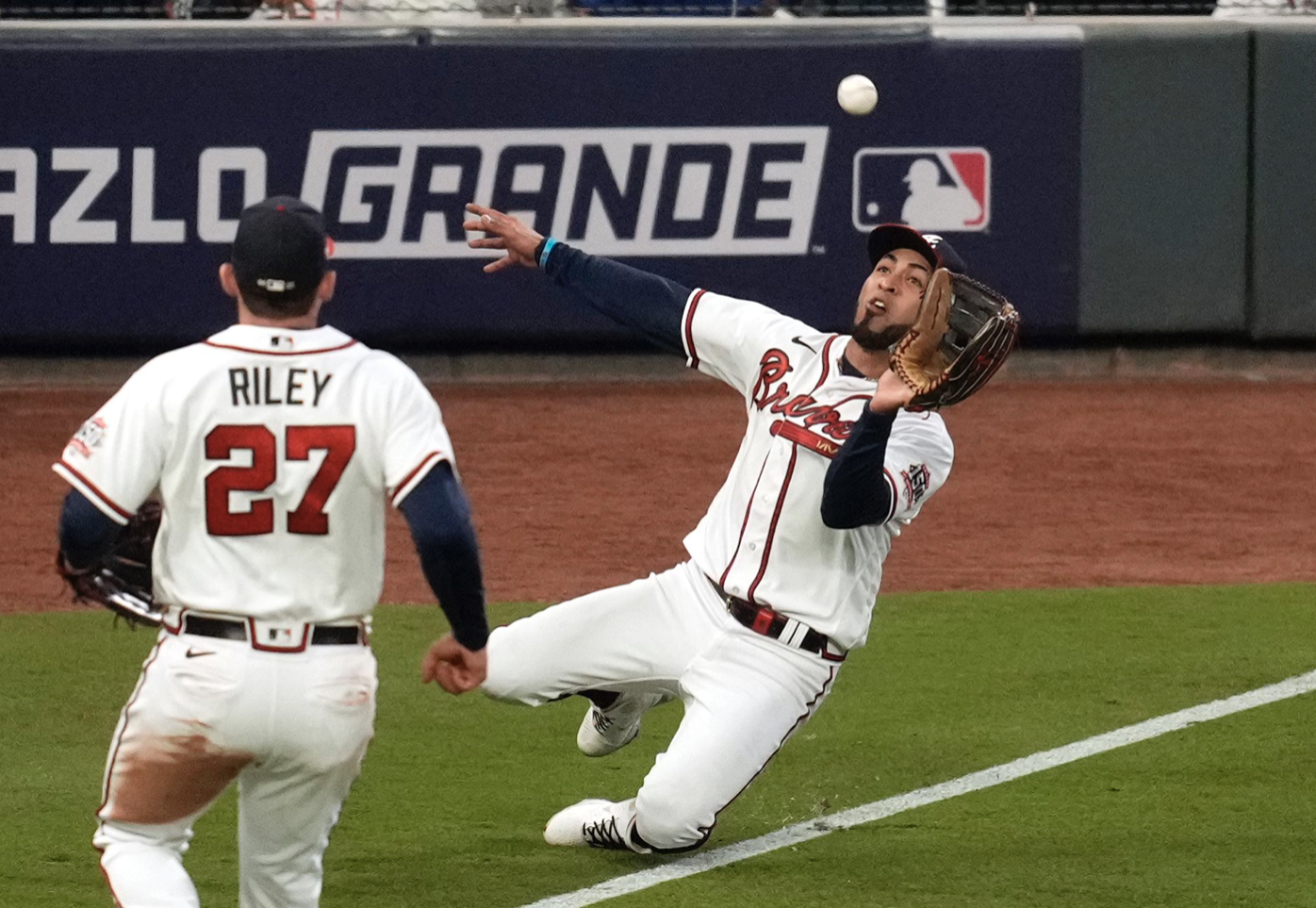 Carlos Correa, Astros rally past Braves 9-5, cut World Series