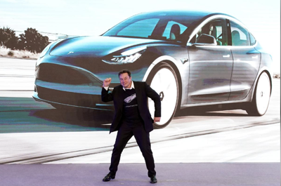 Federal safety probe targets 'Tesla 'phantom braking'