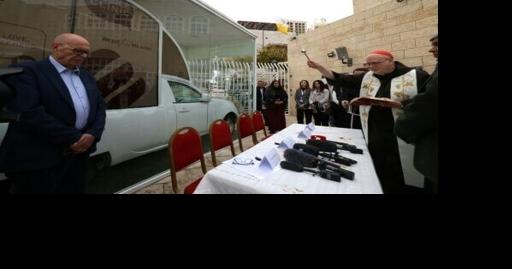 Popemobile transformed into Gaza mobile children's clinic